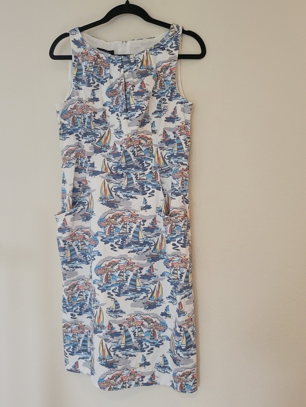 Nine West Sleeveless Sailboat Print Shift Dress in White and Blue Ladies Medium.